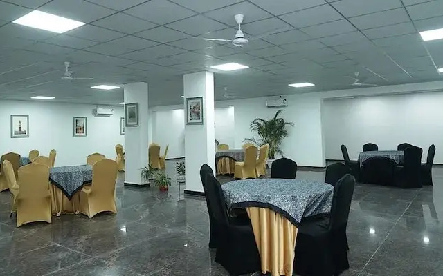 Posh Garden Inn