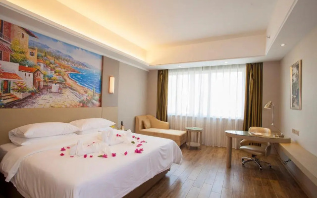 Vienna International Hotel (Sanya High-speed Railway Station)