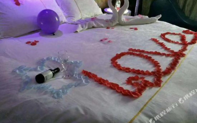 Xiyue Light Luxury Inn (Helong Gymnasium People's Hospital)