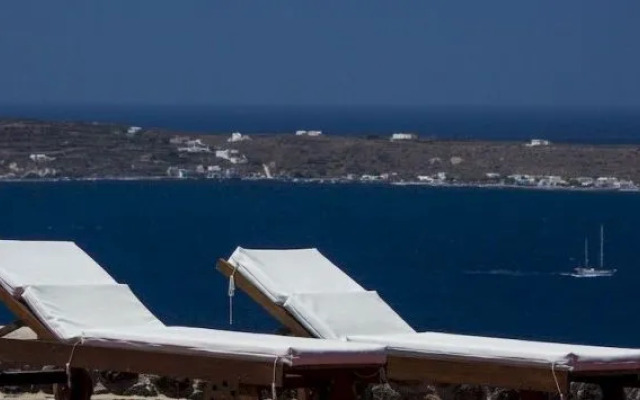 Oia's Sunset Apartments