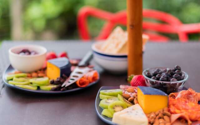 La Banksia Hotel