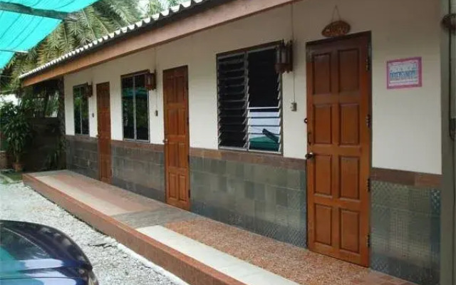 Suwan Guesthouse & Resort