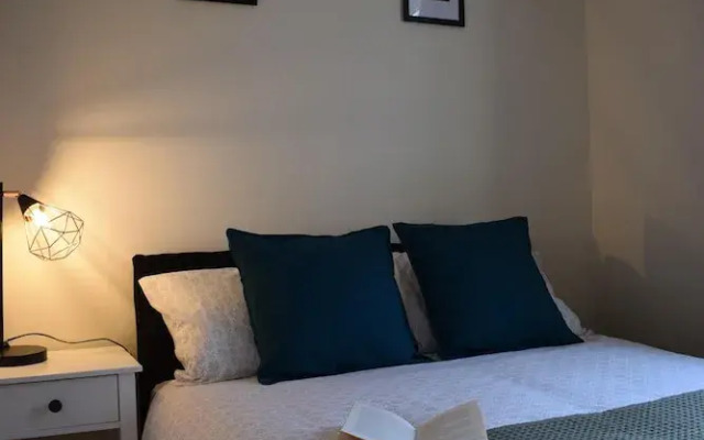 Comfortable Apartment Parking Included City Centre Proximity