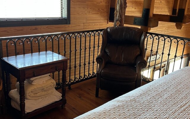 Hideout on the Horseshoe