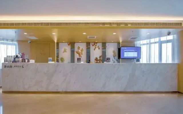 Lavande Hotel (Shenyang Palace Museum Middle Street Pedestrian Street Metro Station)