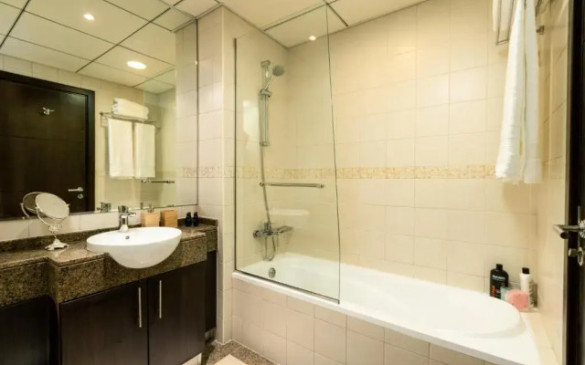 Quintessential Quarters - Breathtaking 29th Floor Views