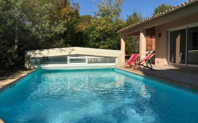 06D - Appartement spacieux avec terrasses, jardin et piscine