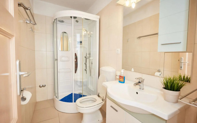 Sea front - free parking - A2(2+2)