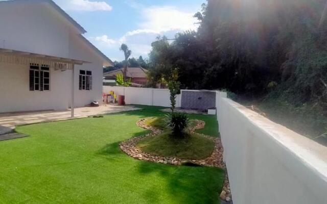 Homestay Aston Garden Kb