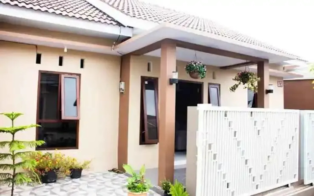 Homestay Villa Ijen - Four Bedroom