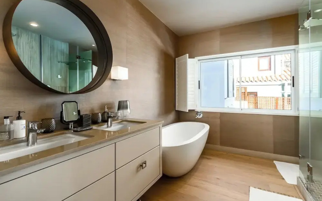 YOLO Spaces - Clifton Private Beach Villa