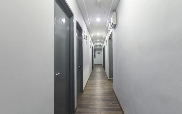 OYO 937 Lucky Hotel