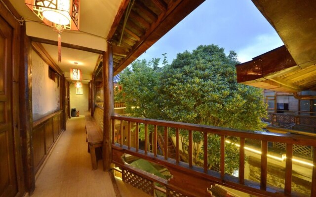 Huaqian Yuexia Inn Lijiang