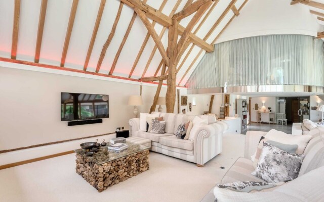 Entire Luxury Home and Garden Canterbury