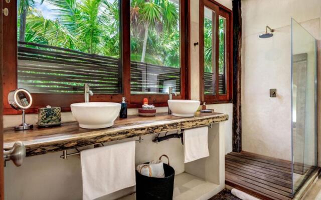 Beachfront luxury villa- 2 bedrooms