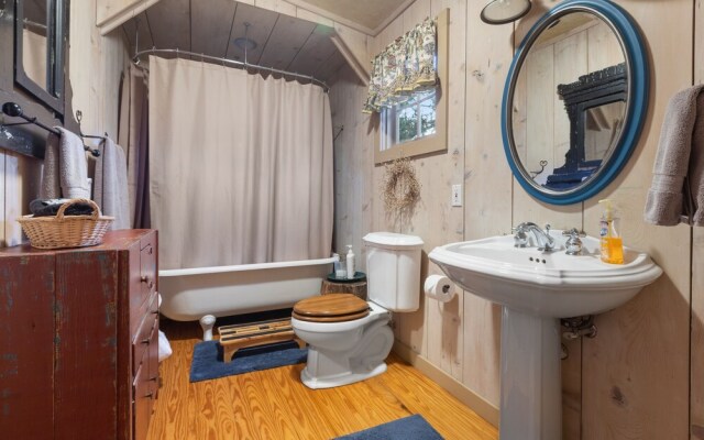 Chula Vista 1 Bedroom Cabin by RedAwning