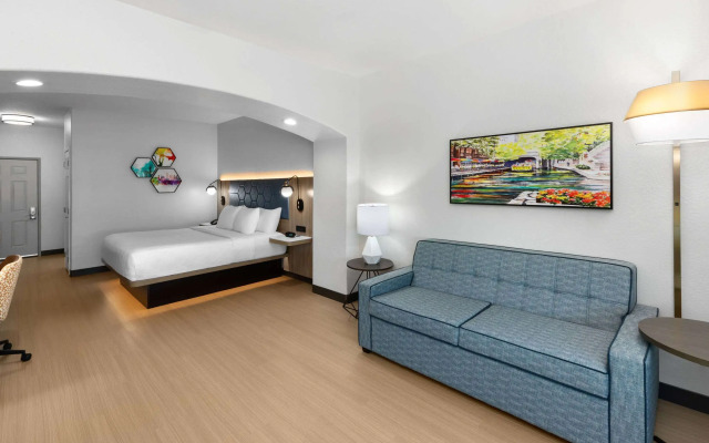 La Quinta Inn & Suites by Wyndham San Antonio Northwest