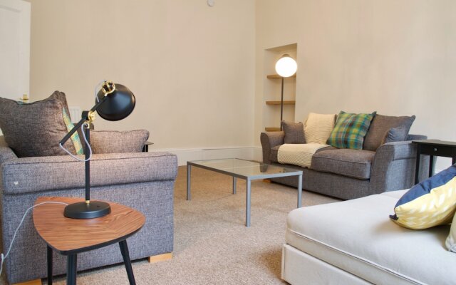 3 Bedroom Apartment In Edinburgh