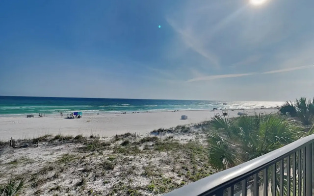 Sugar Beach #C27 - Going Panama