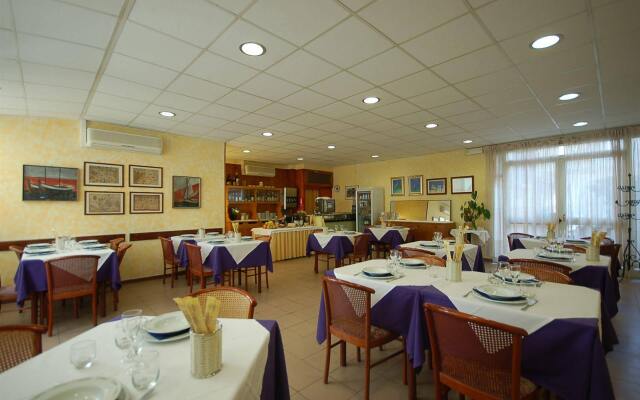 Ely Hotel