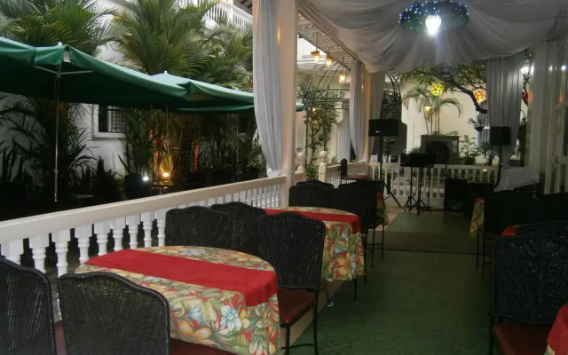 White Knight Hotel Intramuros