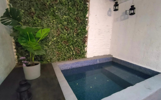 Pequeño Alojamiento con Mini Piscina - NO climatizada