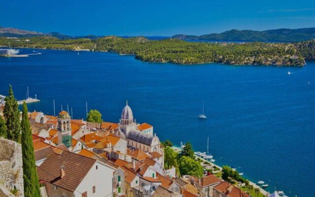 Opulent Park View Room With Breakfast Included