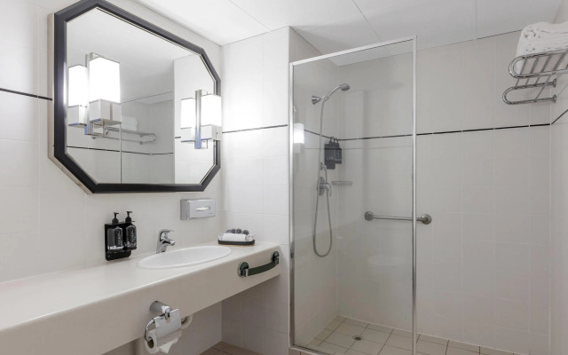 Ramada by Wyndham Diplomat Canberra