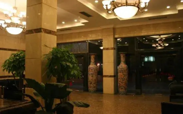 Hanhan Hotel (Shanghai Yan'an West Road Subway Station)