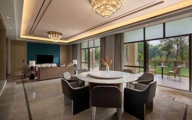 Howard Johnson by Wyndham LakeView Hotel Kunming