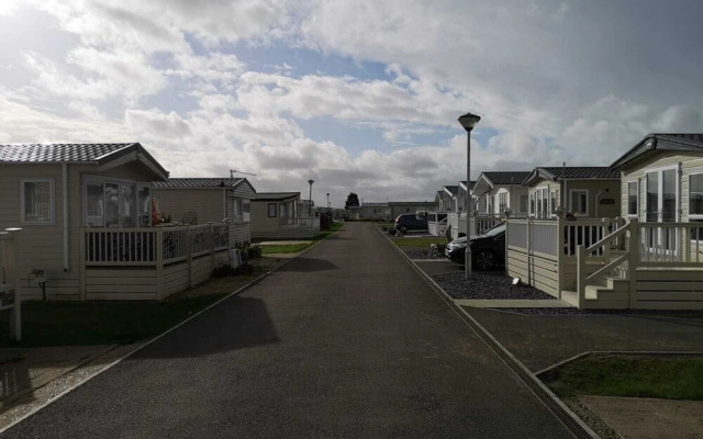 Whitstable Caravan - 5 Minutes Away From the Beach