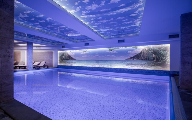 Sky Cabin Apartments