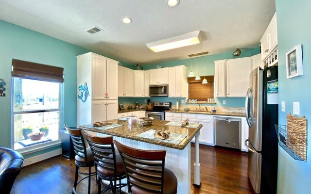 Beach Please 3 Bedroom Home by RedAwning