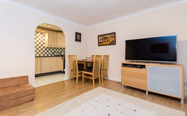 2 Bedroom Flat 2 Minutes from the River