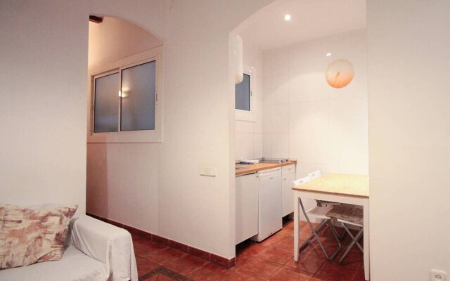 Central Comfortable Apt Born 2.1