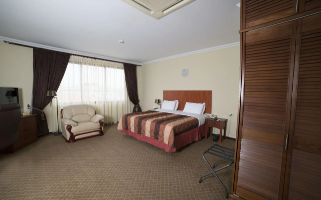 Hotel Elegance N.V.