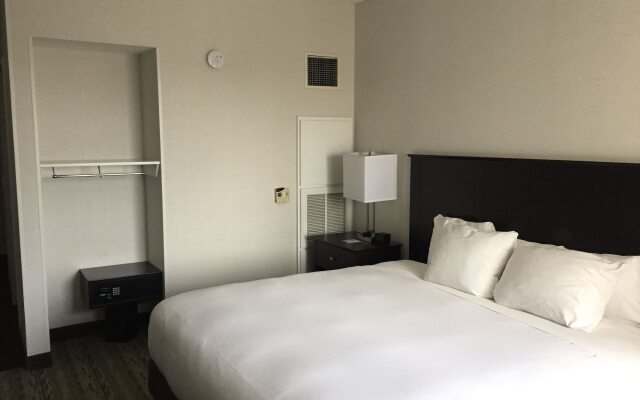 DoubleTree by Hilton Hartford - Bradley Airport