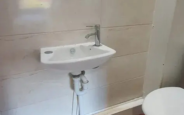 Room in Guest Room - Nice Large Room in Coventry