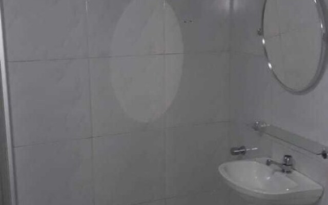 Praia dos Amores Hostel