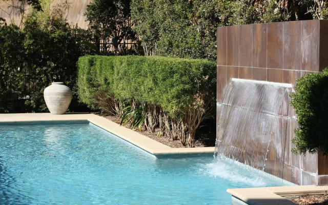 Springfield Lakes Boutique Hotel