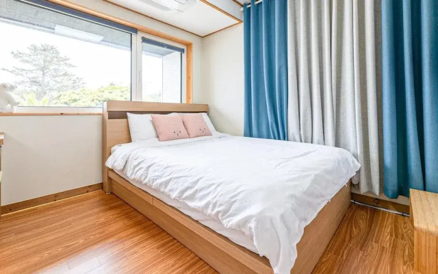 Jeju Batdol Pension