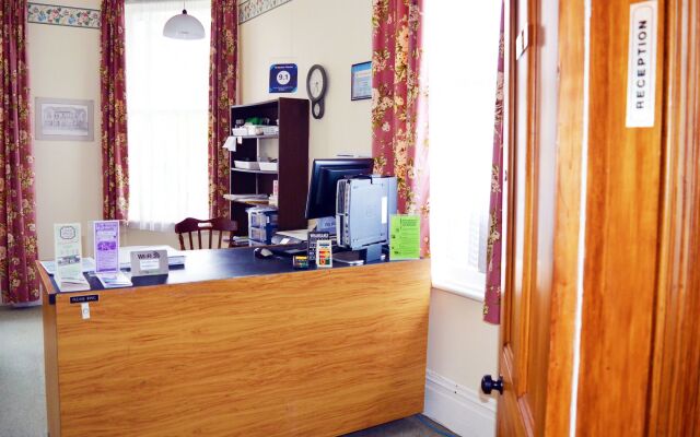 Braemar House B&B and YHA Hostel