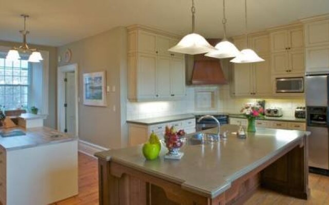 Maplehurst Manor Accomodations