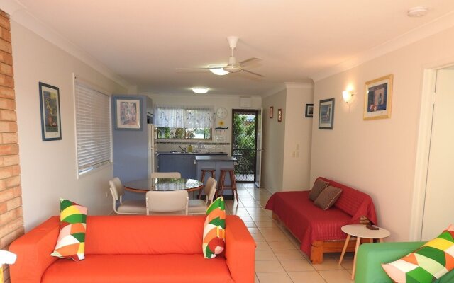 Immaculate First Floor Waterfront Unit Welsby Pde, Bongaree