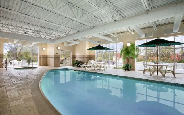 Country Inn & Suites State College