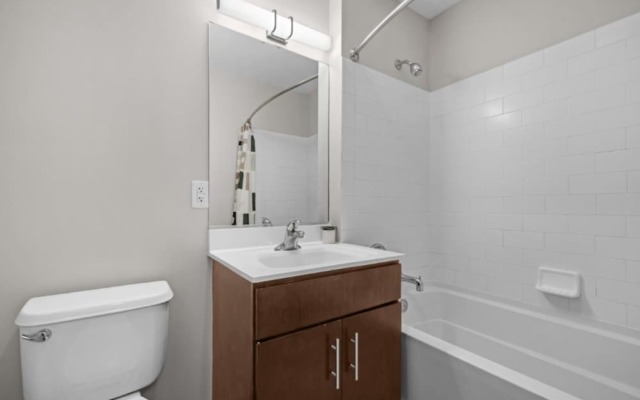 Bluebird Suites near PATH