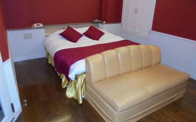 HOTEL MOULIN ROUGE - Adults Only