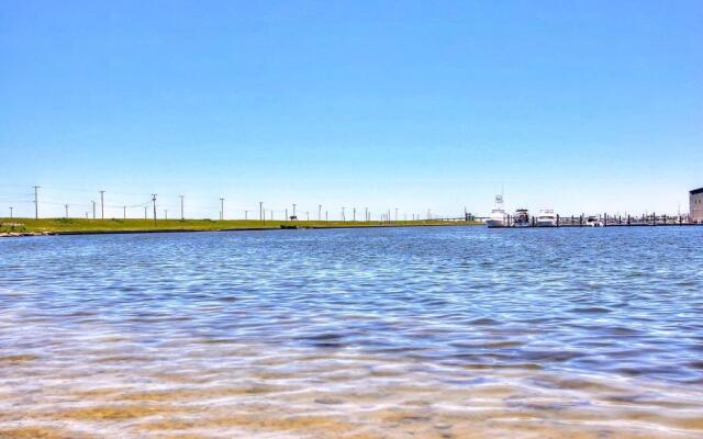 Fantasy Oaks Lodge 4 Bedroom Home by RedAwning