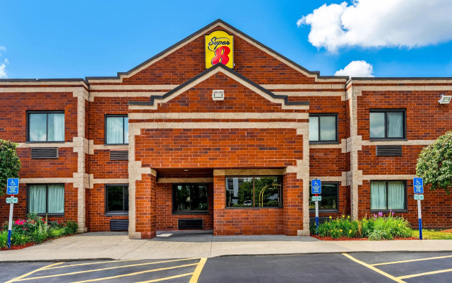 Super 8 by Wyndham Elgin