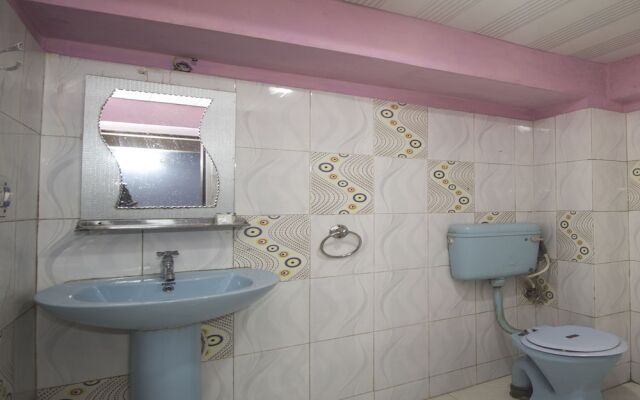 OYO 3303 Hotel Broadway Annexe